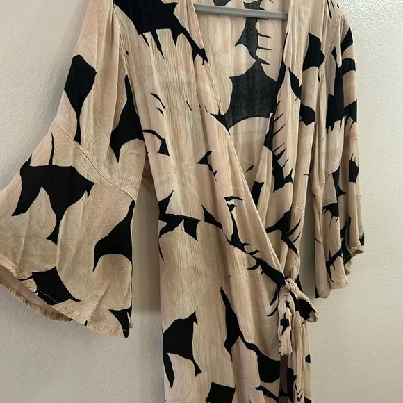 Billabong wrap dress Size L - Picture 1 of 7